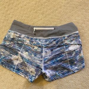 Size 4 lulu lemon shorts